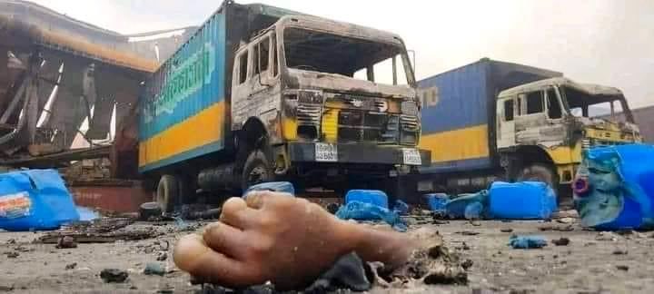 Fahimbinreza1's tweet photo. See, how a picture is saying a story. 🙂🇧🇩

#Chittagong #Chattogram 
#PrayForChittagong #PrayForChattogram 
#PrayForChottogram #Bangladesh https://t.co/KBjBrPt83T