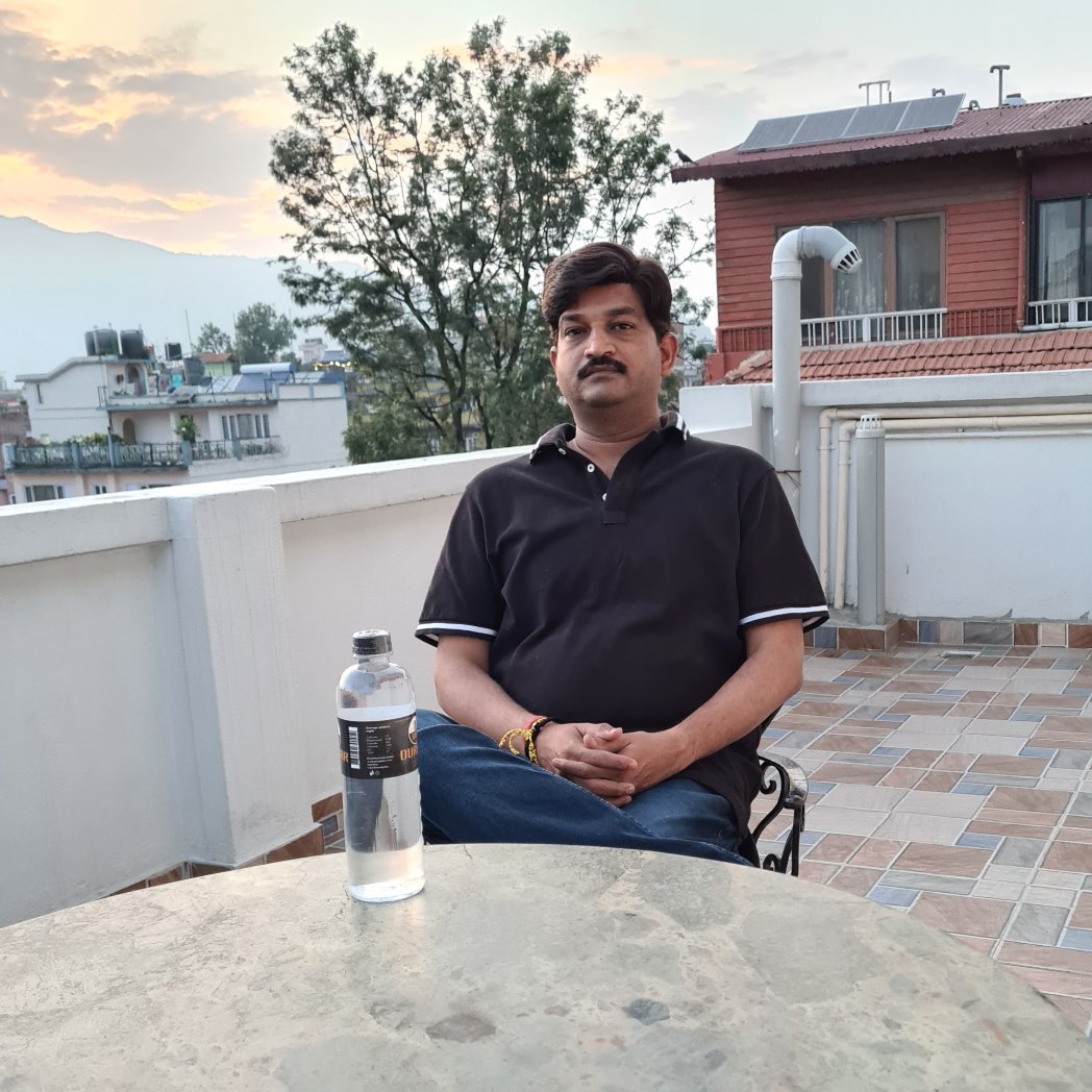 kaha_nayee's tweet photo. जब भी मिलती है मुझ�� अजनबी लगती क्यूँ है
ज़िंदगी रोज़ नए रंग बदलती क्यूँ है
#nature #lifesgettingbetter
#TwitterWorld #helloworld2022 https://t.co/7xMX28slHA