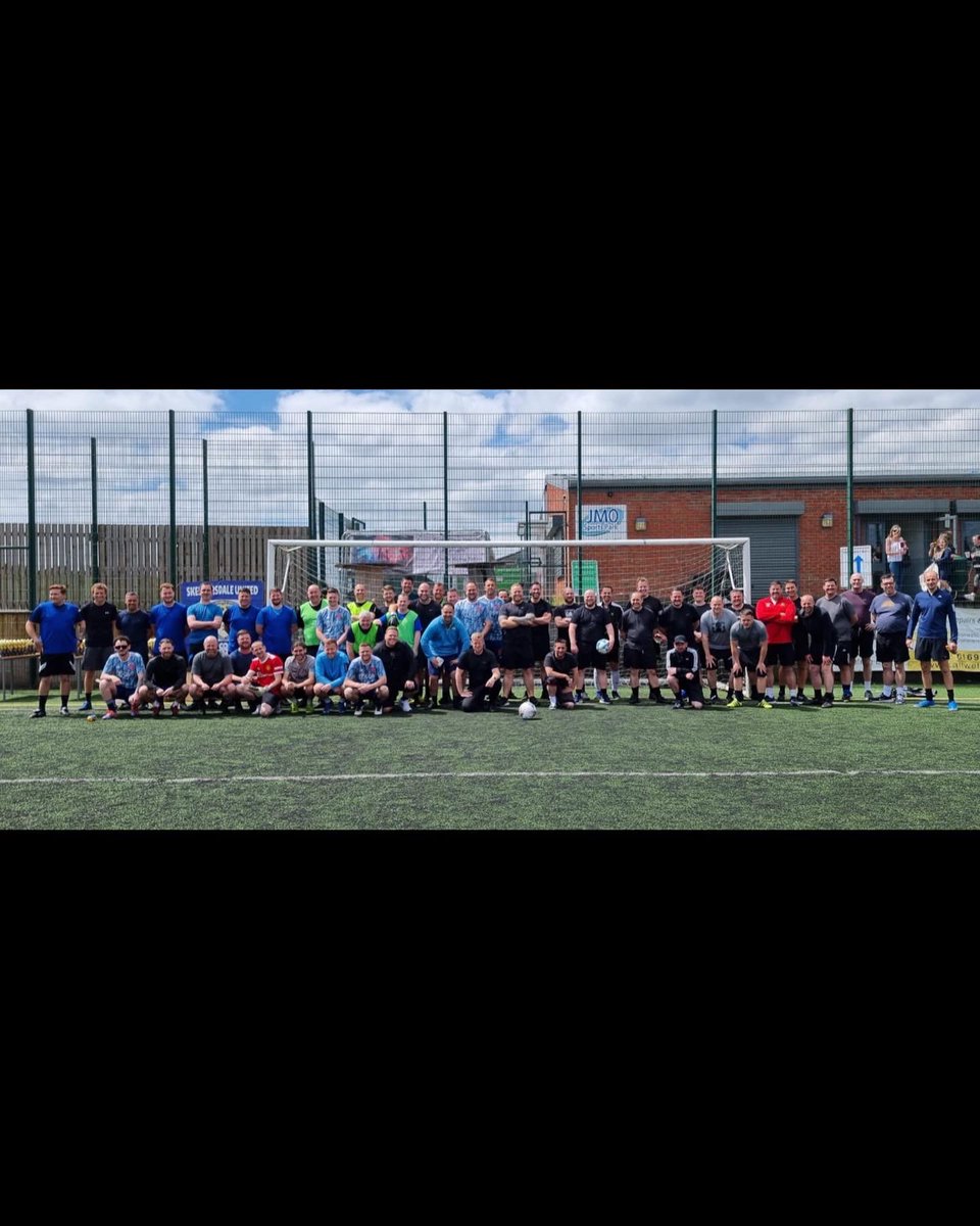 ClayBrowJuniors's tweet photo. We mixed up the start of our club presentation yesterday, with a inter club tournament between the Dads! 

Well done to our U10 Saturday Dad who went and won it, be some sore men today 😂🏆⚽️ https://t.co/VEnvxep3Q6