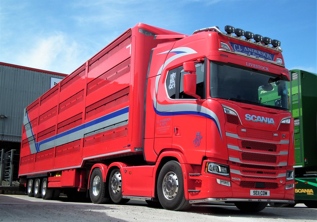 Houghton_P_Ltd's tweet photo. C J Anderson's 4 Deck Platinum Livestock Transporter spotted at Thainstone.
📷by Sandy Innes
#houghtonparkhouse #livestock #livestocktransport #livestockhaulage #cjanderson #livestocktransportation #thainstone @DAFTrucksUK https://t.co/ZreiKYKgHq