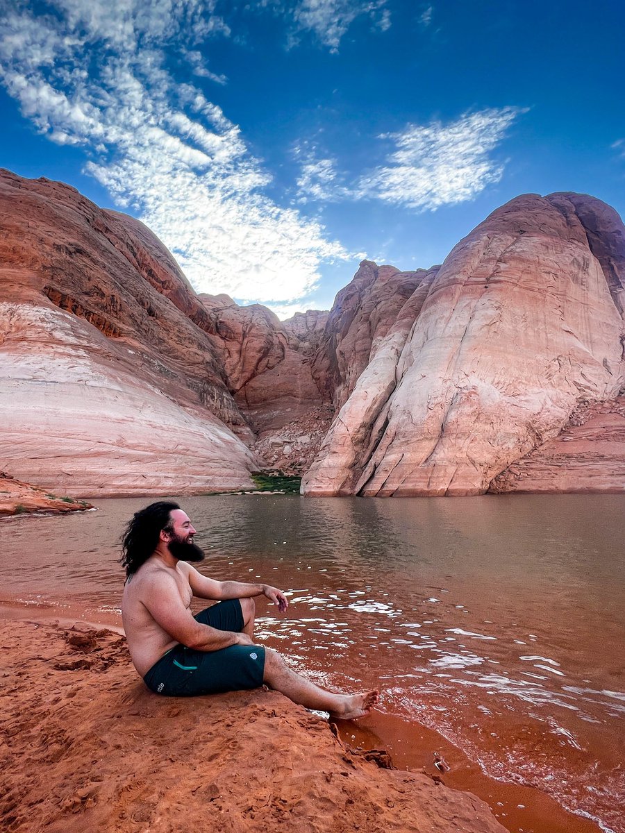 justzahm's tweet photo. Kicking off Summer 22' with those everlasting weekend vibes! 🏖🩳😎
#stio #stioaffiliate #lettheoutsidein #lakepowell https://t.co/hEEoQ4YnbR