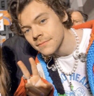 colIisionbot's tweet photo. “No, you don’t understand. I genuinely hate him. It’s a thing now. It’s a new day, the sun is shining, birds are chirping, and I hate Harry Styles. He’s a… He’s a toad.” https://t.co/2Ser2rLffd