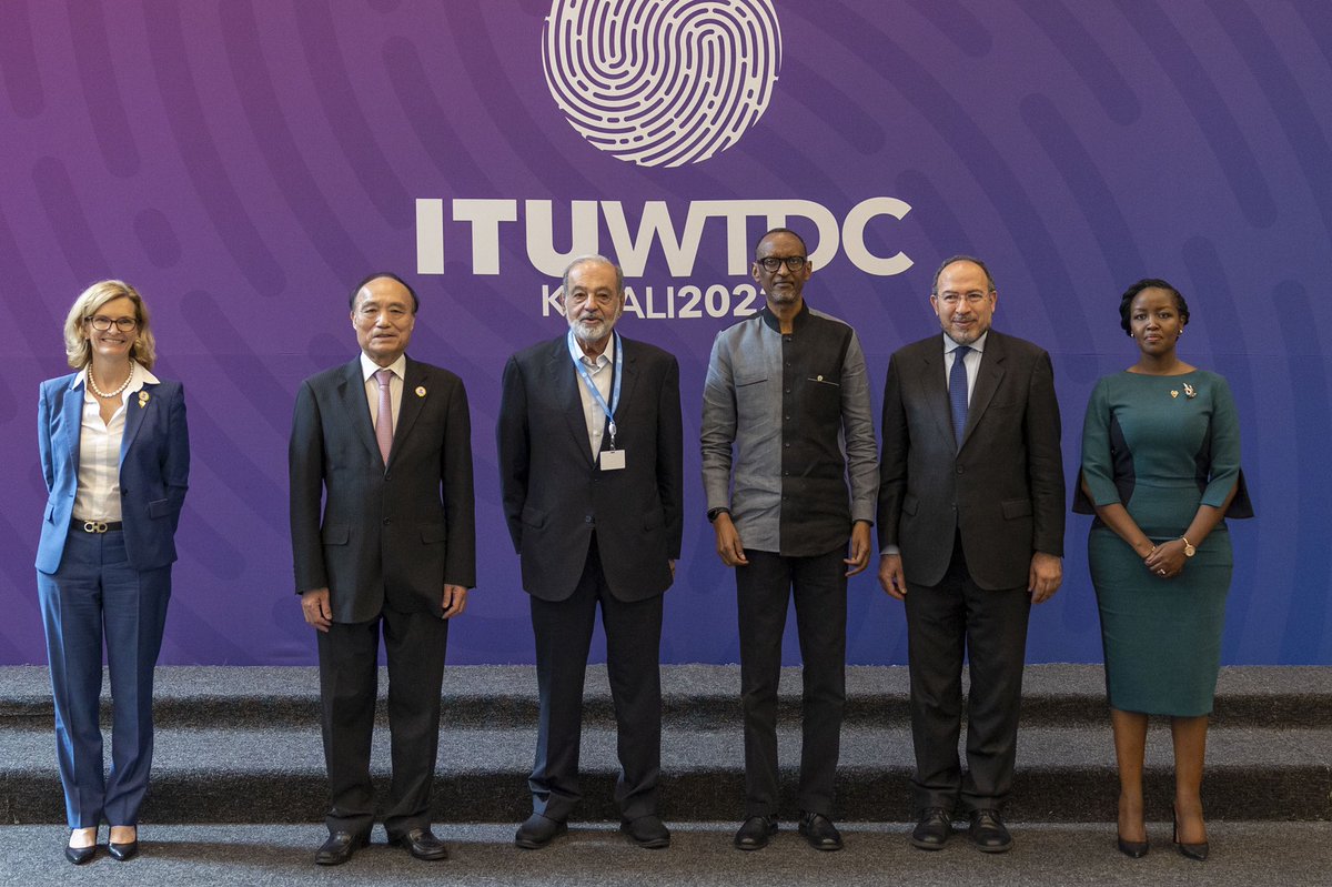 UrugwiroVillage's tweet photo. President Kagame and Carlos Slim are now co-chairing the Broadband Commission Meeting, joined by Vice Co-Chair @ITUSecGen Houlin Zhao and Dr Tawfik Jelassi, representing UNESCO Director-General @AAzoulay. The @UNBBCom meeting is taking place in Kigali for the third time. https://t.co/BhN4m3lYSn