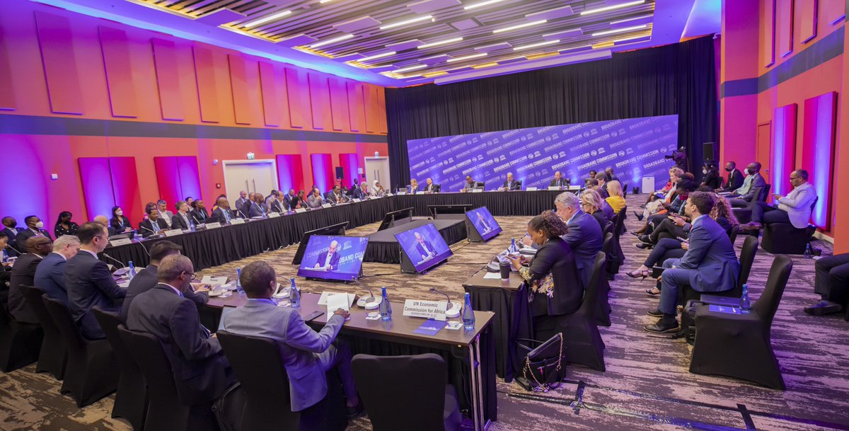 UrugwiroVillage's tweet photo. President Kagame and Carlos Slim are now co-chairing the Broadband Commission Meeting, joined by Vice Co-Chair @ITUSecGen Houlin Zhao and Dr Tawfik Jelassi, representing UNESCO Director-General @AAzoulay. The @UNBBCom meeting is taking place in Kigali for the third time. https://t.co/BhN4m3lYSn