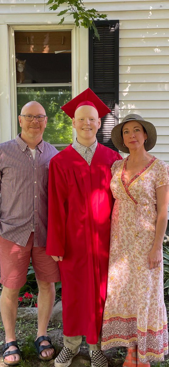 Algenbach's tweet photo. Graduation!!! Couldn’t be more proud 🥹 https://t.co/JKKU3f7W3Q