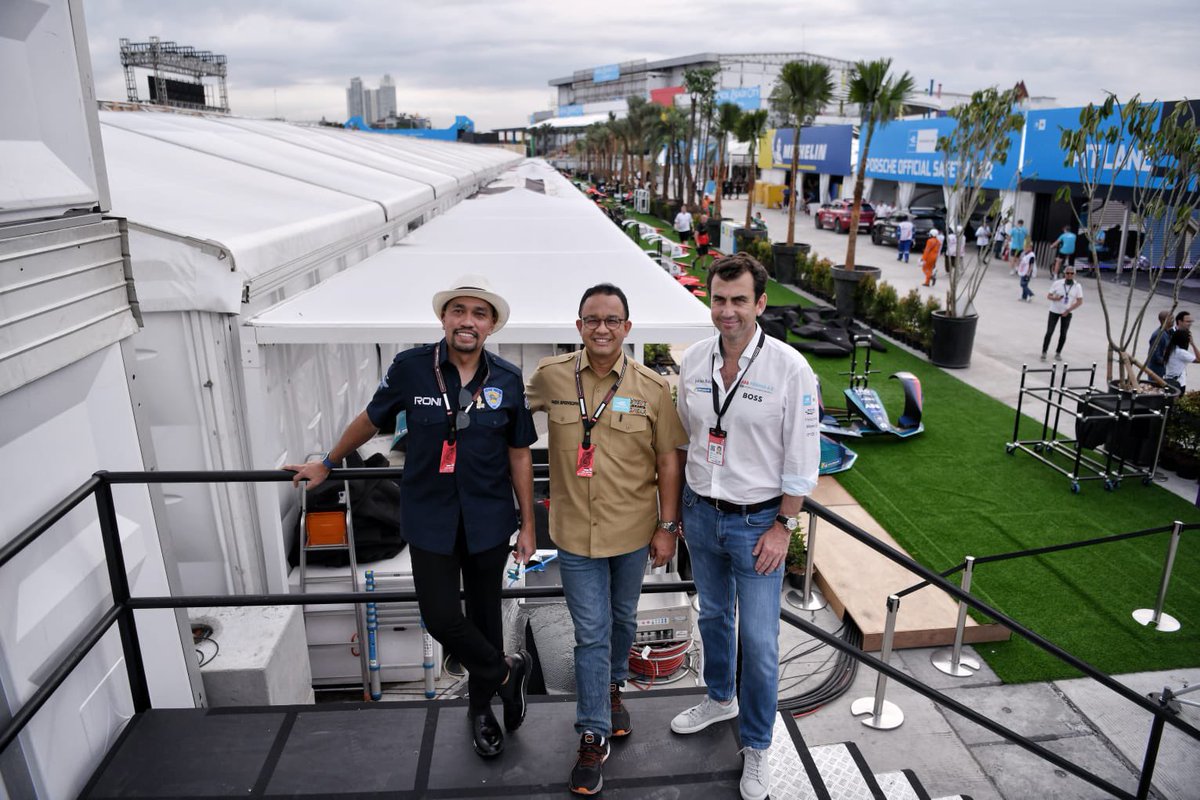 #FormulaEJakarta tidak mungkin terwujud tanpa bantuan dua sahabat: Ahmad Sahroni (Ketua Pelaksana/ OC Formula E) dan Alberto Longo (Chief Competition Officer FEO).

Terima kasih atas kerja kolaborasi dan profesionalismenya dalam mewujudkan #JakartaEPrix.

facebook.com/10004419080090…