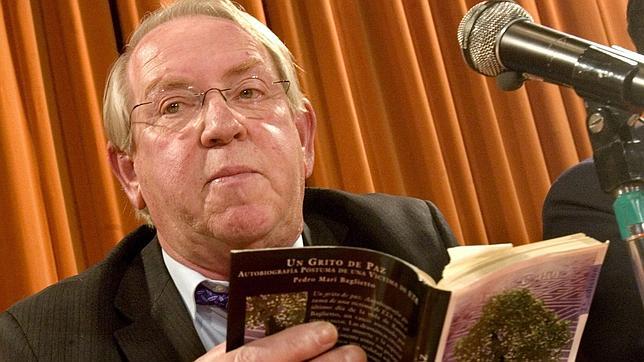 Acabo de conocer la muerte de Pedro Mari Baglietto, hombre ejemplar, que escribió uno de los mejores testimonios que se han escrito sobre el terrorismo y la búsqueda de la paz. mesecosicas.blogspot.com/2016/10/un-gri…