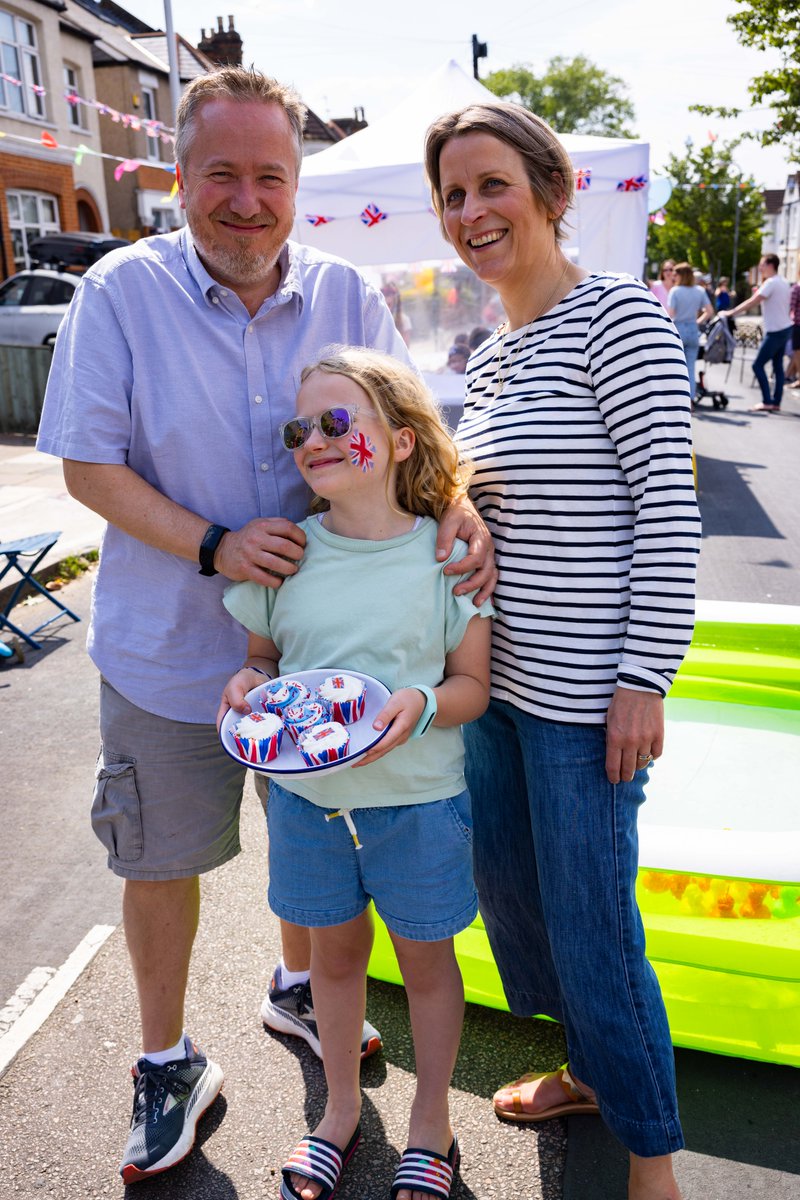 Royal_Greenwich's tweet photo. Our mouths are watering at the sight of all these delicious #PlatinumJubilee cakes! 🍰🇬🇧😋

What are you serving at your #streetparty today? Let us know! #RGSummer

https://t.co/camblSbOYx https://t.co/Biym67veiS