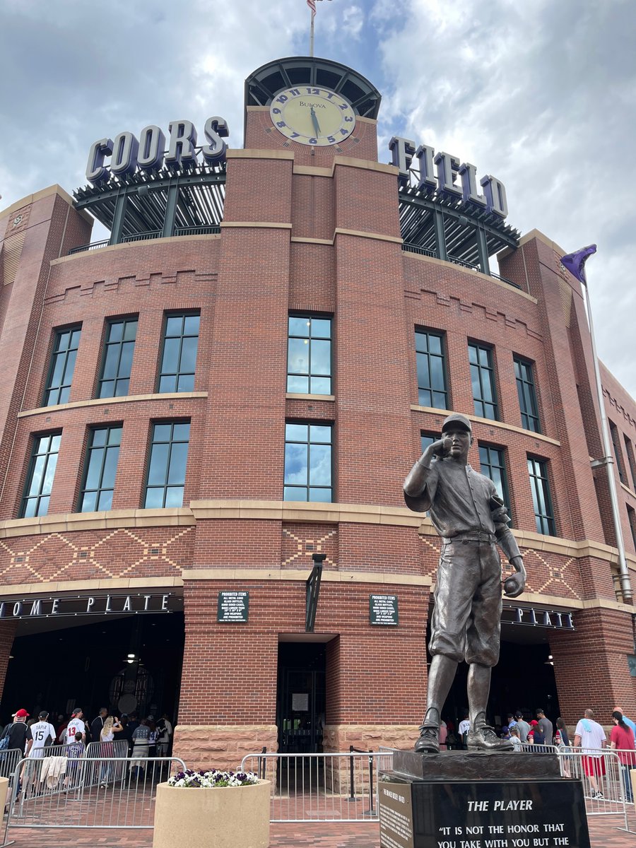 coach_georiv8's tweet photo. Thanks @dezzyswisher33 for the early Father’s Day gift always love watching ⚾️! Awesome field and Colorado such a great place. https://t.co/SIvo1xdrT2