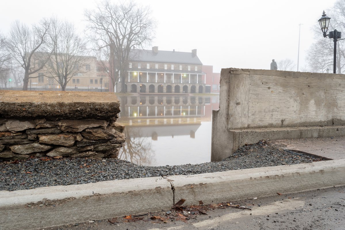 square_save's tweet photo. Happy World Environment Day!
Images from the 2018 & 2019 floods. A clear reminder that Officers' Square sits in the Wolastoq floodplain.
#SaveOfficersSquare #fredericton #newbrunswick #LestWeForget #heritage #historical #Wolastoqiyik #Indigenous #RCR #onlyoneearth https://t.co/JsS2gr5PGm