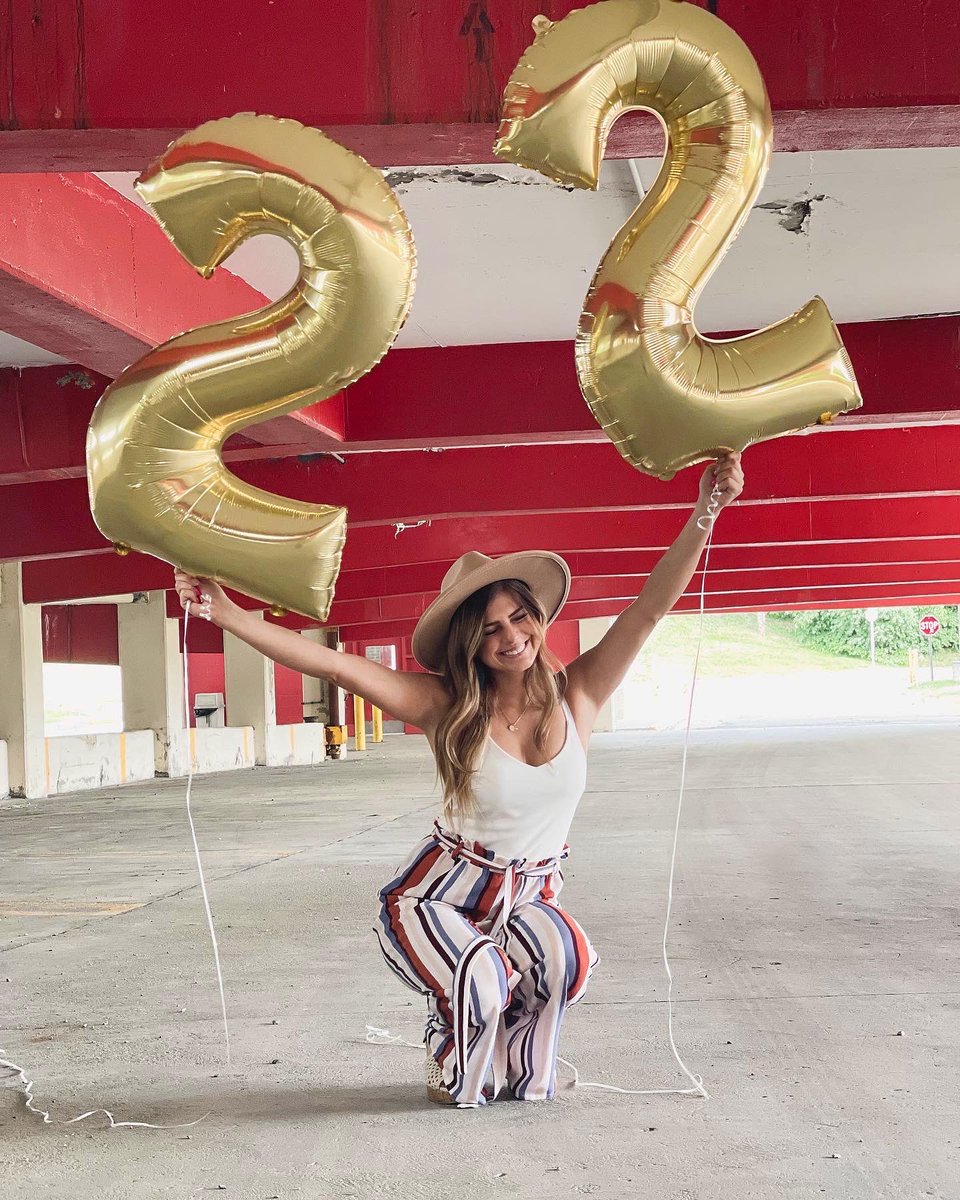 jazzfittante's tweet photo. Happy National Me Day ✨🤍 #22ndBirthday https://t.co/s0bYPVxiGZ
