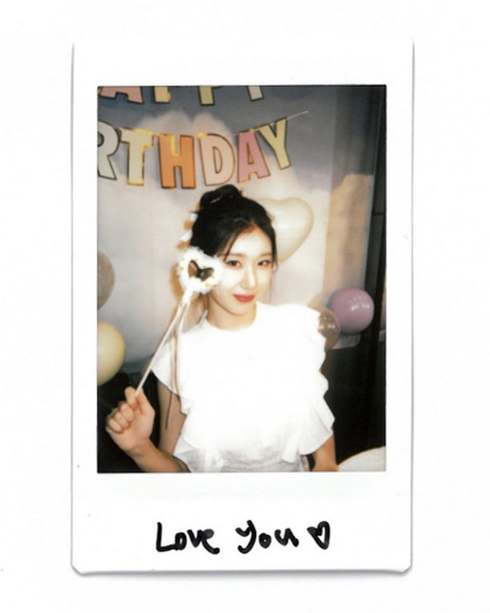 yumnashin's tweet photo. Congratulations, you've been pretending to be human so well, little angel. Have you heard that I'm so lucky to have you around? To: 채령 언니, 생일 축하해! Thank you for existing and I'm hoping for flowery path you'll get through, with me!🧚🏻‍♀️❤️ I love you! https://t.co/xXOQ4hD1cl