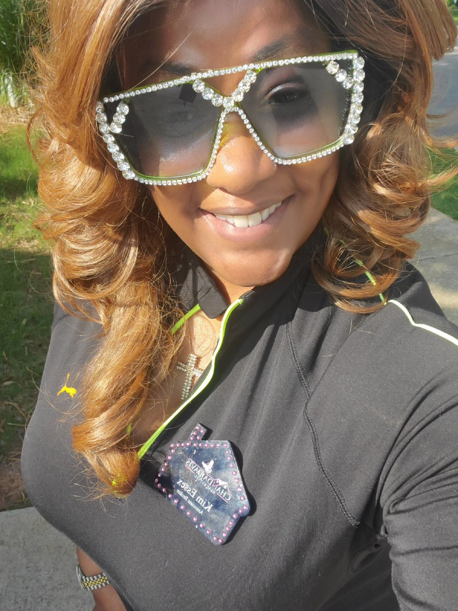 KimEssex10's tweet photo. Out here bright and early in these real estate streets. 
Worship then work!
#kimessexrealestate 
#sellitlikeessex 
#AlabamaBroker 
#associatebroker 
#isellrealestate 
#showtime
Chanda Davis Real Estate 
256 337-7907 https://t.co/d3MIc5TmSZ