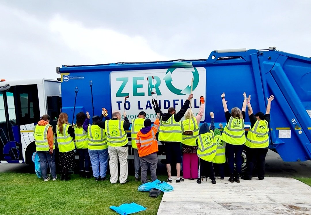 DougKer39026136's tweet photo. #ThankYouDay
Sunday 5th June 2022
#PowerHour Thank You @CleanOurPatch volunteers for assisting with #1BigSummer festival #Litterpicking alongside the professional waste removal @dcw_uk #WorldEnvironmentDay2022
@RotaryGBI @EnvironmentPlym
@KeepBritainTidy
@RoyalVolService https://t.co/sXCoDGPmQ8