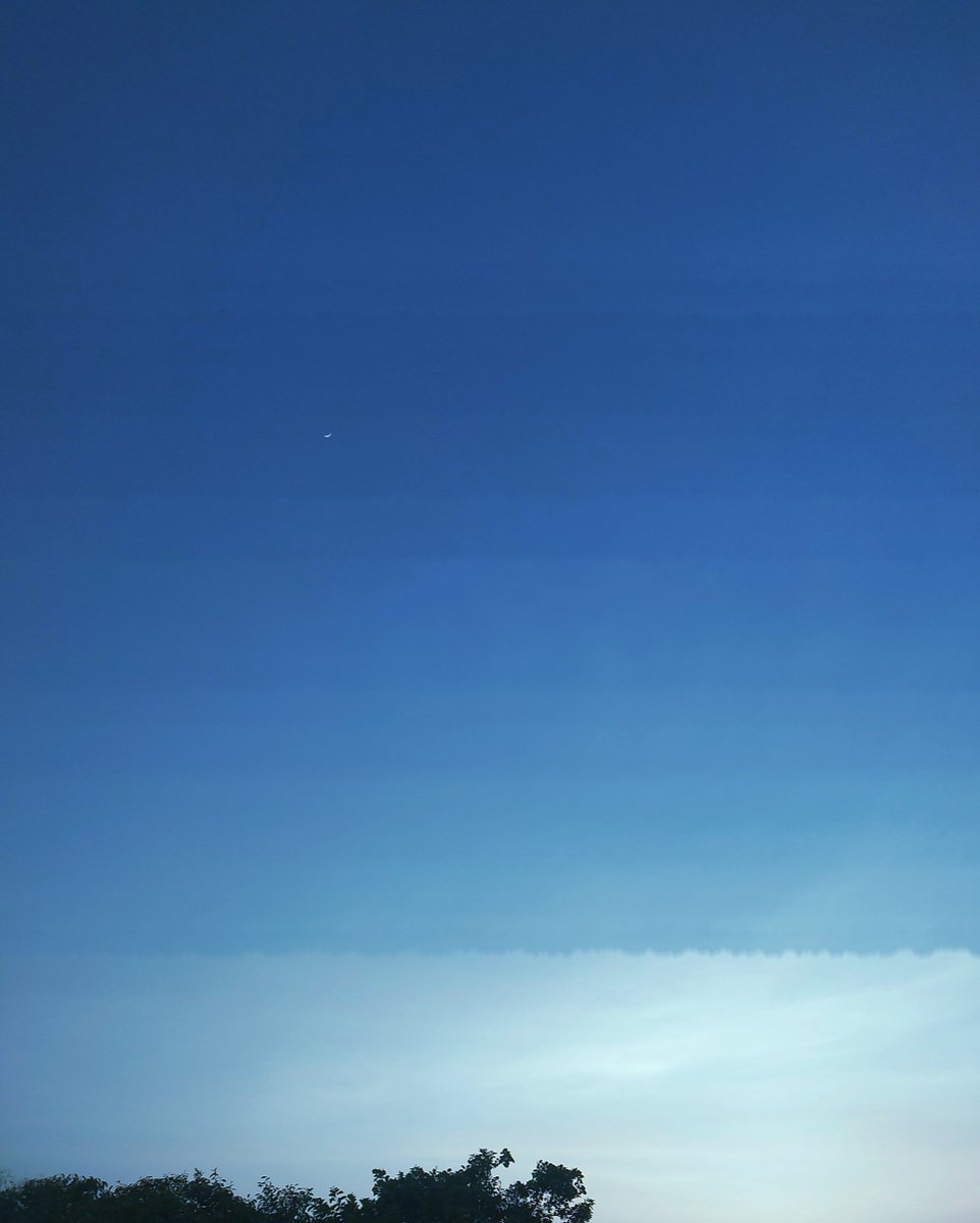 deeps550's tweet photo. #HappyWorldEnvironmentDay #natural #worldphotography
#lovenature #moon #sun #photography https://t.co/VnwkwjNDon