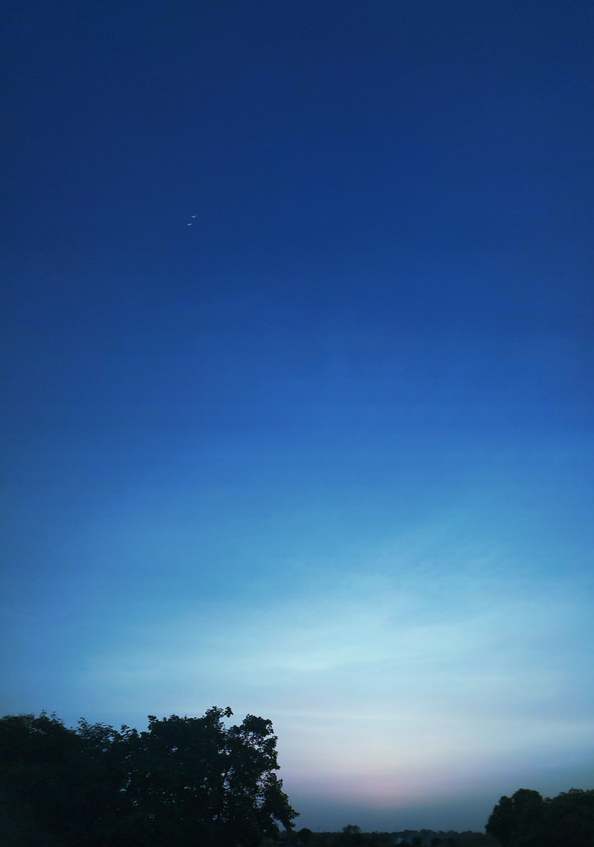 deeps550's tweet photo. #HappyWorldEnvironmentDay #natural #worldphotography
#lovenature #moon #sun #photography https://t.co/VnwkwjNDon