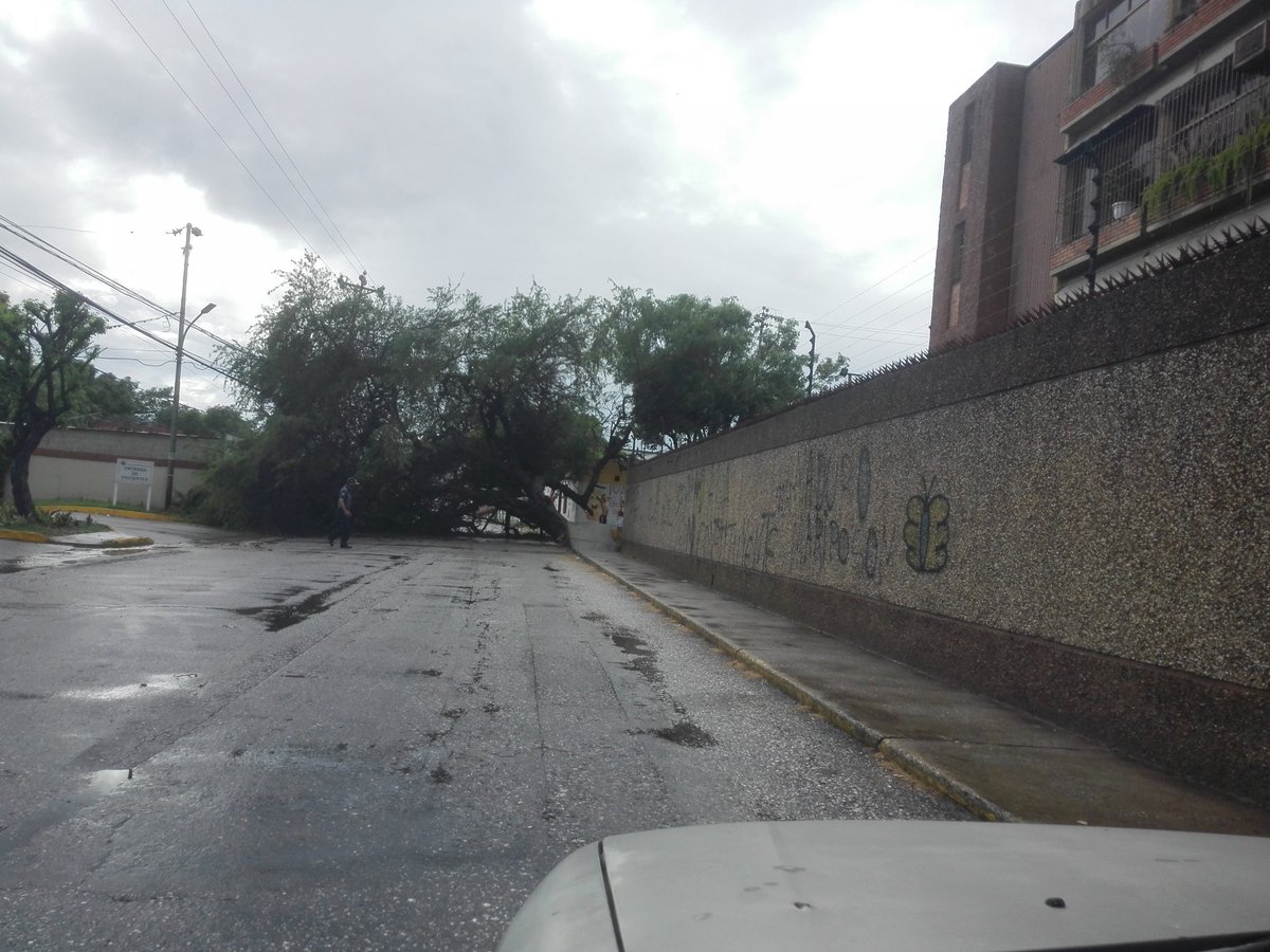 laperal01's tweet photo. @MeteoLara avenida Libertador cabudare frente a urbanización la mendera 2,  hoy domingo 5 de junio https://t.co/z0h8l0oAib