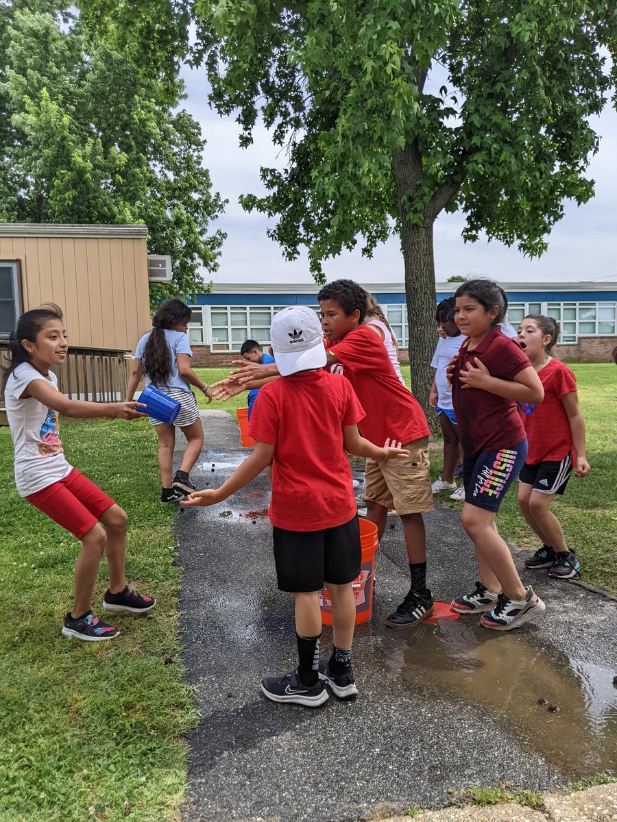 jruppert_2's tweet photo. Best part of sports day...those smiles! Thanks @Mr_KettererPE 
@NorwoodES @canstafford @JSzymanski301 https://t.co/EgZ7s2zDhC