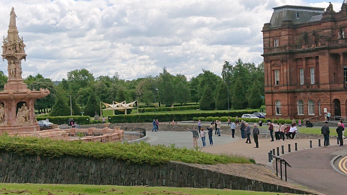 jkcrossan's tweet photo. @SusaninLangside Happy to take tourists cash but not willing to spend on People's Palace or the fountain outside. GCC are a disgrace! https://t.co/c6Zltp1wld