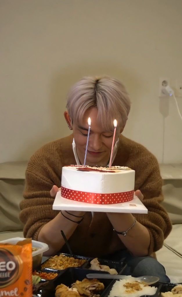 kikiki_yuki_'s tweet photo. ну он 🥺🥺🥺
#wayv7 #LUCAS 
#LucasWeLoveYou #lucasback https://t.co/45TxKIjLko
