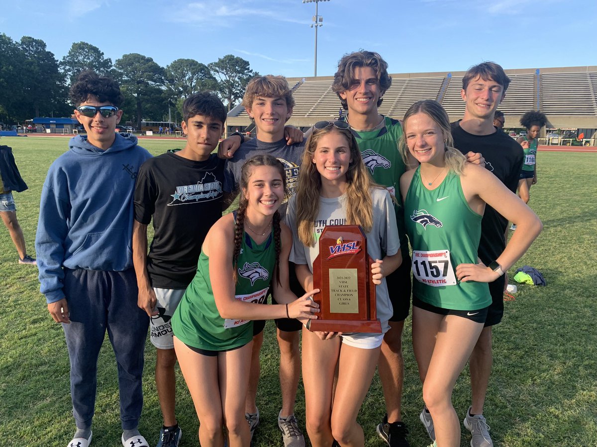 Distance wasn’t to be outdone either placing 5th in both boys and girls 4x8s as well as 5th and 7th in the 3200!! Can’t wait for cross!!