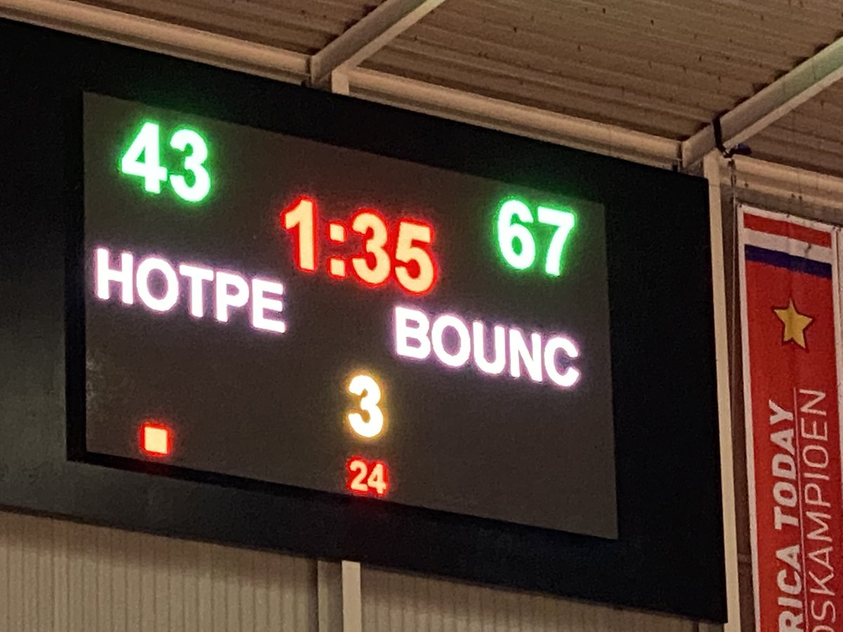 bouncersbball's tweet photo. Het derde kwart is gespeeld tussen Hot Pepper Heat en Bouncers Basketball M20 …. 💪🏀👊 https://t.co/CemudWUDBZ