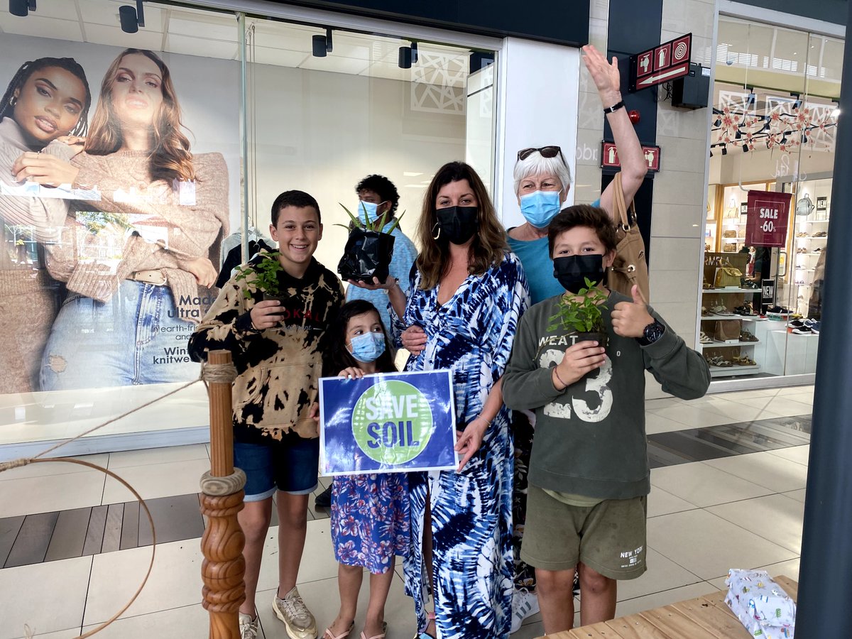 cpsavesoil's tweet photo. Save Soil makes it to the mall in Mauritius on #WorldEnvironmentDay Children engaged in a variety of activities, dancing, coloring, face-painting and planting seeds. #SaveSoilSaveEnvironment https://t.co/3DxxeHCFVj