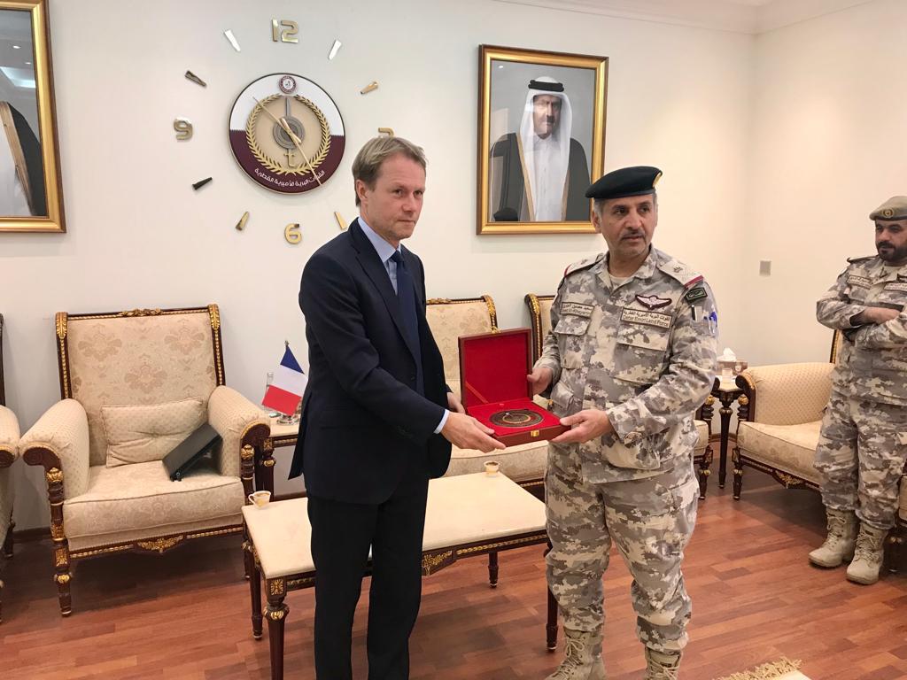 FranceauQatar's tweet photo. Honoré de rencontrer le Major-General Saeed AL KHAYARIN, commandant des forces terrestres du #Qatar @MOD_Qatar, et d’échanger sur la coopération et l’interopérabilité entre @armeedeterre et les #QELF. 

#Eurosatory2022 🇫🇷🇶🇦 https://t.co/p6EYEKSjLP