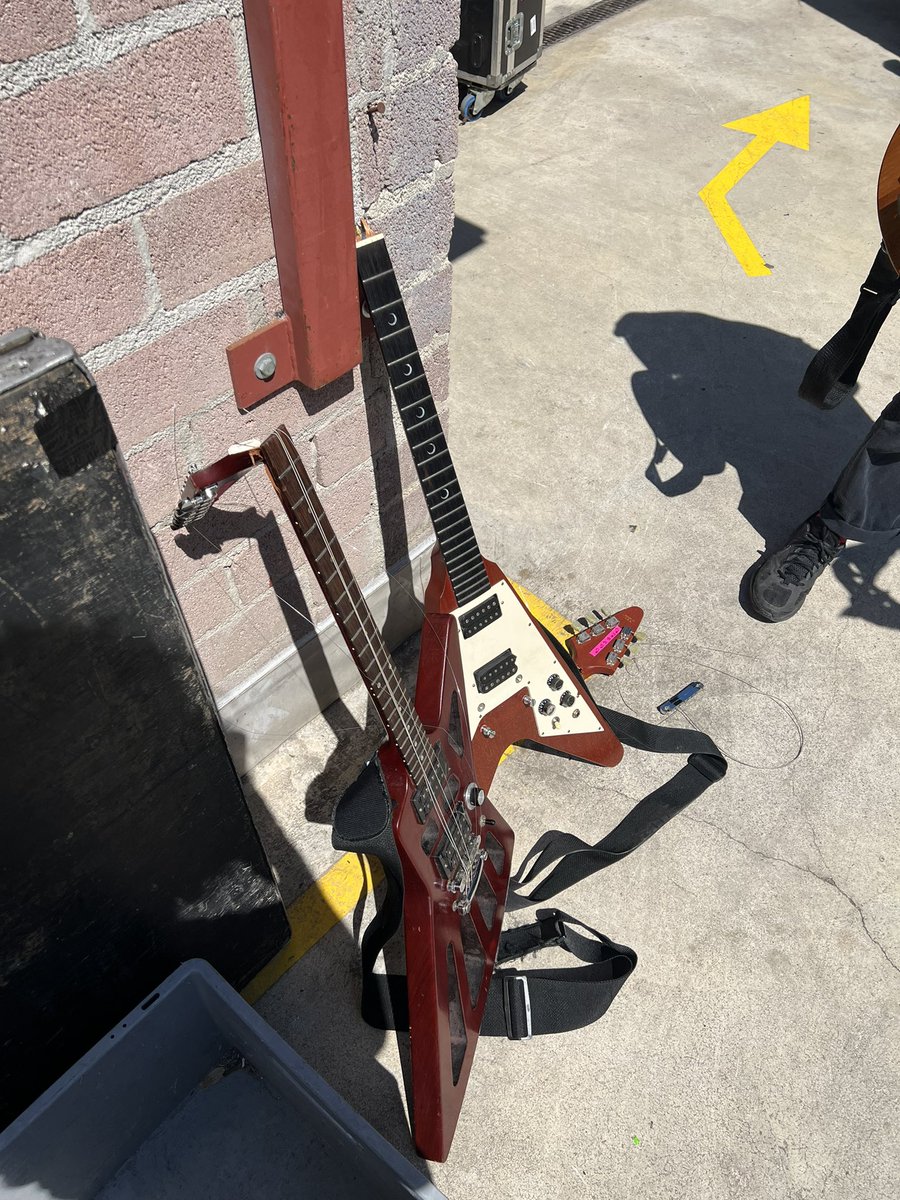 Anyone in Barcelona own a music store they can open up for us today? Will buy 2x electric guitars 😭