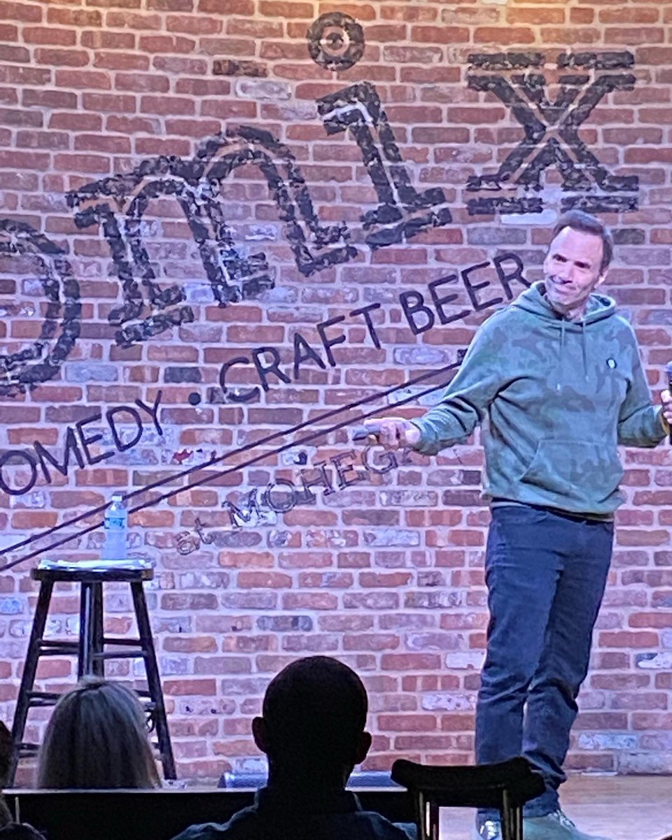 PaulMecurio's tweet photo. AWESOME Shows @ComixRoadhouse at @MoheganSun this weekend. Thx to all who came out and made it such a great time. Including the guy in the mafia! See you next time around. Keep an eye out for when I come back - expect to see u there.
#standupcomedy #comixroadhouse #mohegansun https://t.co/aBH2Pz19C3