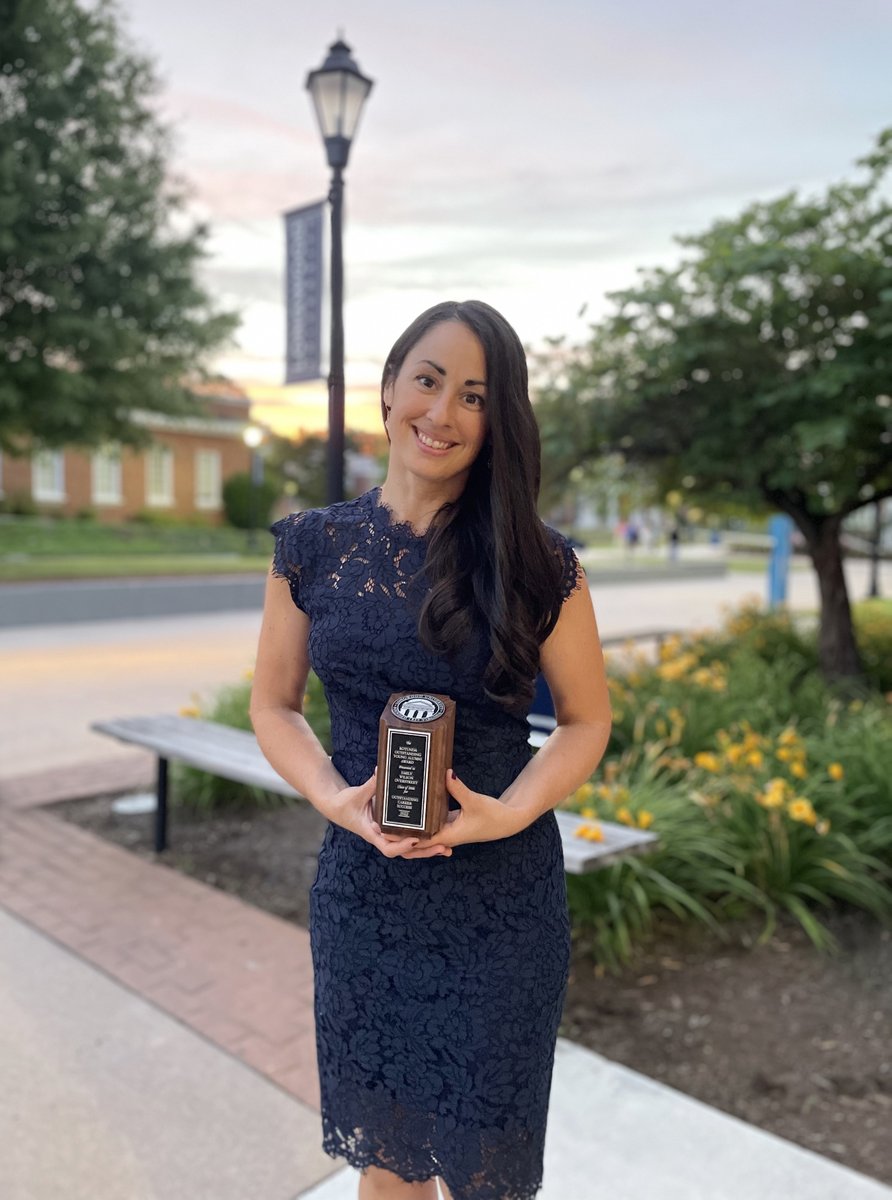 MrsOArtStudio's tweet image. Alumni Weekend @longwoodu was simply magical! It was such an honor being selected as the Rotunda Outstanding Young Alumni Award for 2022. Longwood has SO many alumni deserving of this award, but thank you @longwoodalumni for recognizing a teacher.💙💛
#iamcucps #ccesdukes @CuCPS