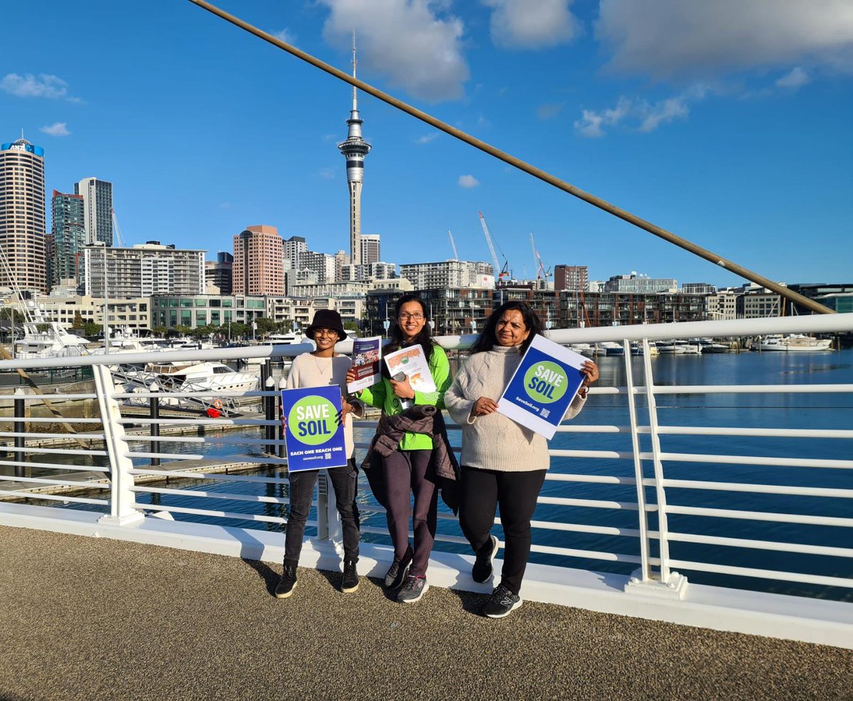 cpsavesoil's tweet photo. On #WorldEnvironmentDay, Save Soil took to the streets and beaches of New Zealand as volunteers distributed flyers and spoke to the public. #SaveSoilSaveEnvironment https://t.co/4saGQMheu4