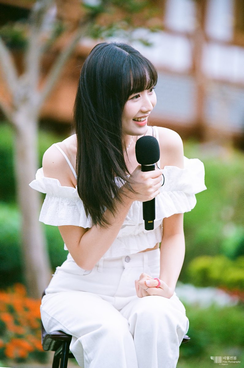 aim4thetop12's tweet photo. 220605 아리랑 TV 트레블 트랙 버스킹 러블리즈 수정 필름 사진 4장 - 01

버스킹하면서 라이브도 잘하는 수정이~!

#러블리즈 #Lovelyz #류수정 #수정 #Sujeong #수원 #Suwon #Flim #필름 #Flimphotography #필름사진 https://t.co/zDzYTLYygP