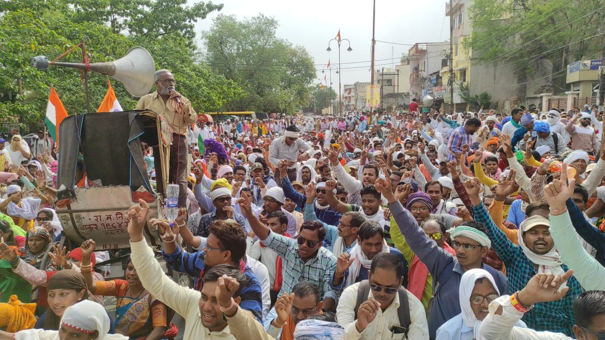 छत्तीसगढ़ में 21 एपीओ साथियों के सेवा समाप्ति के विरोध में रायपुर में विशाल रैली कर 12721 कर्मचारियों ने सामूहिक इस्तीफा छत्तीसगढ़ शासन को दिए #मनरेगा_कर्मी 
#cgmgnregaनियमितिकरण <a href="/bhupeshbaghel/">Bhupesh Baghel</a> <a href="/TS_SinghDeo/">T S Singhdeo</a> <a href="/priyankagandhi/">Priyanka Gandhi Vadra</a> <a href="/rssurjewala/">Randeep Singh Surjewala</a> <a href="/BJP4India/">BJP</a> <a href="/PMOIndia/">PMO India</a> <a href="/ChhattisgarhCMO/">CMO Chhattisgarh</a> <a href="/ANI/">ANI</a>
