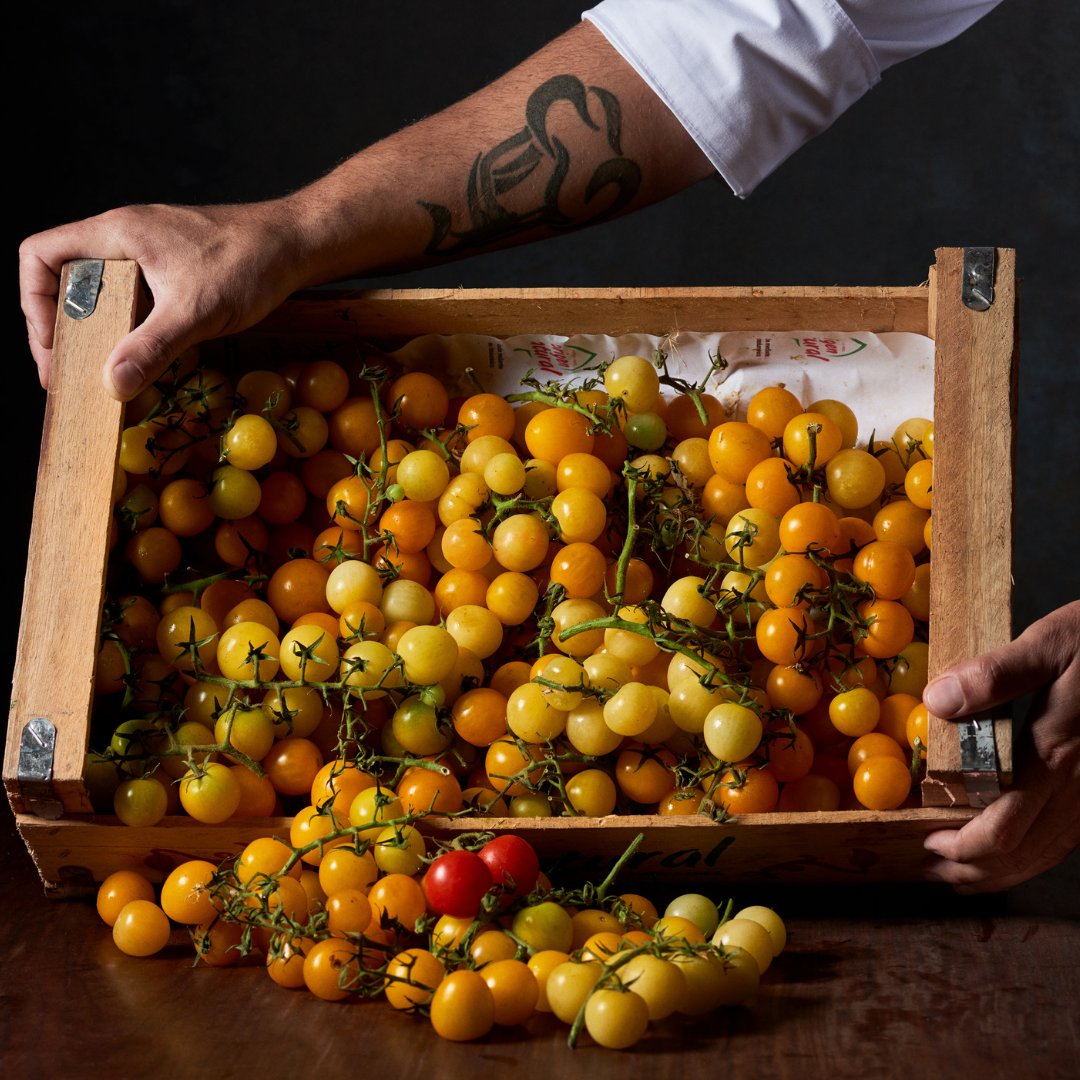 De la huerta al plato.

El compromiso con la calidad de los alimentos que llevamos a la mesa y con los recursos del medioambiente son el motor de nuestra cocina.

5 de junio - Día del Medioambiente.

#parrillaargentina #restaurant #PuertoMadero  #gastronomía #carneargentina