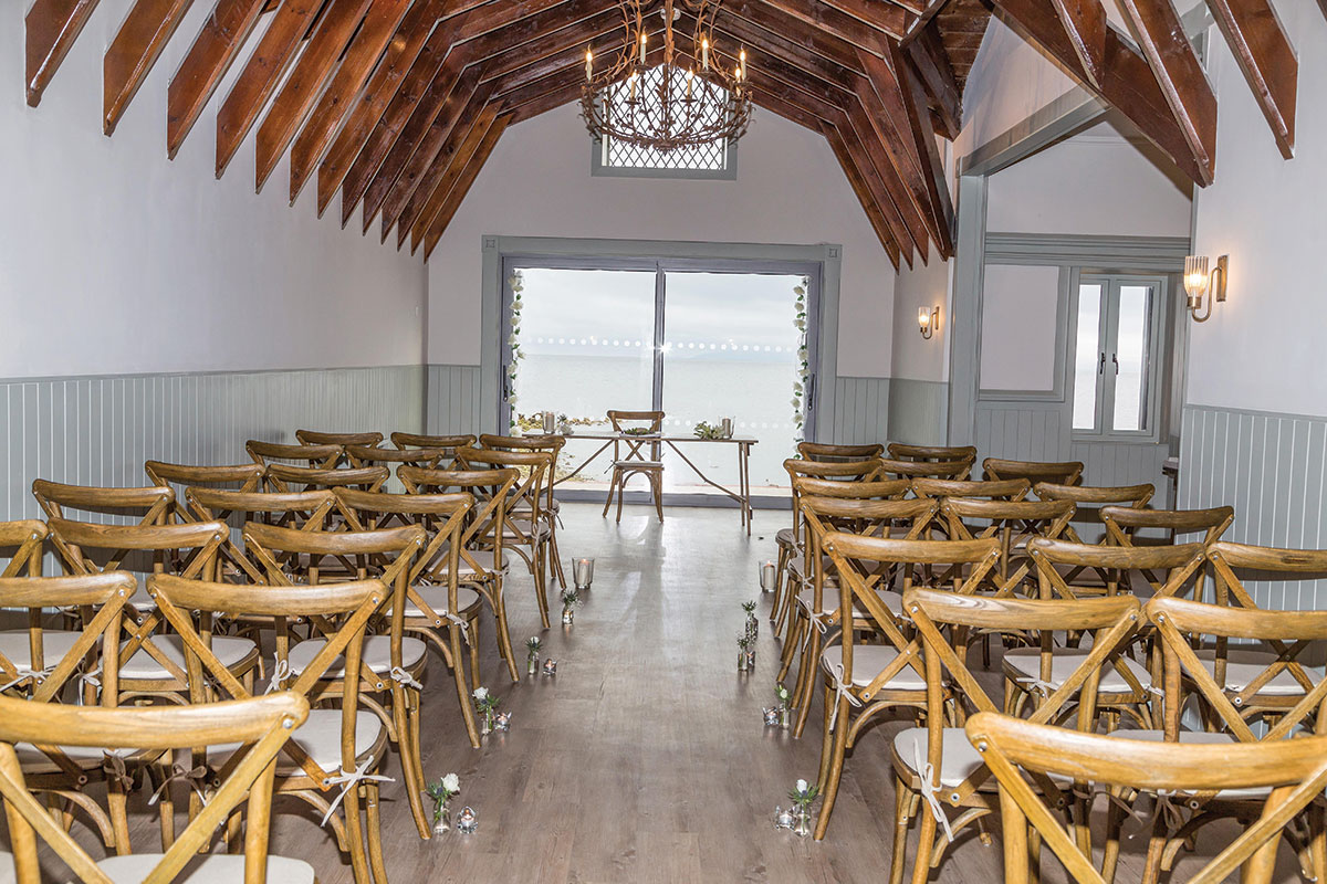 tietheknotscot's tweet photo. Isle of #Arran #weddingvenue The Boathouse @DougarieEstate has some highly sought-after availability for 2022 AND it's running some great deals for midweek and off-season #venuehire 😮🤩​​​​​​​​ 

Discover more here ➡️ https://t.co/Y94t6mPUtg

#weddingdeals #midweekwedding https://t.co/LIClPJWjRy
