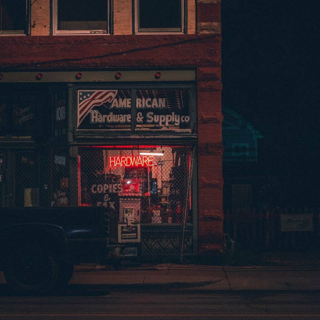 Late night Indy strolls -  #indy #indyphotographer #indyphotographers #indianphotography #indianapolisphotography #nightphotography #nightphotography_exclusive #streetphotography #streetgrammers10k #streetgrammer #streetgrammer #citystreets #raw_nightsho… instagr.am/p/CebN0ghu56u/