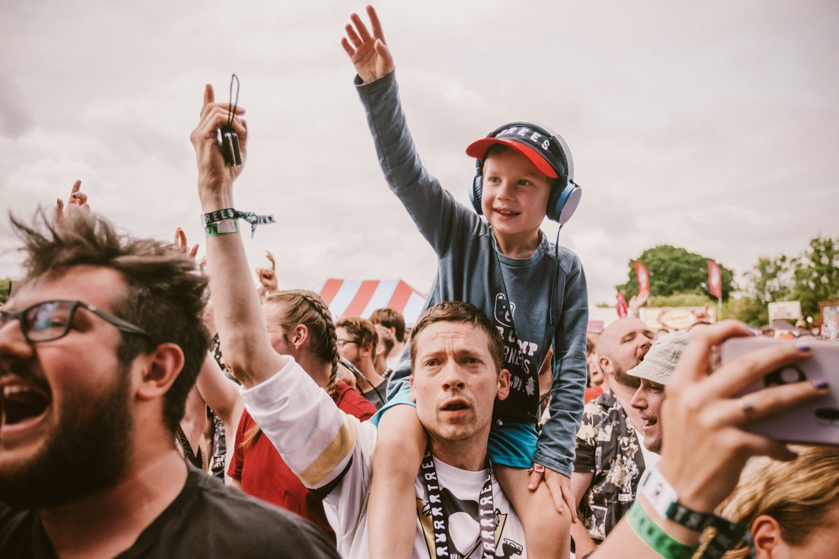2000trees's tweet photo. Jimmy Eat World, IDLES, Thrice, Turnstile, You Me At Six, and LOOOOOOADS more are set to rock Upcote Farm in just a few weeks, and we're very excited...

But we're more excited to have you all back in the TREES 💚🌳 https://t.co/cgHVppq2q2