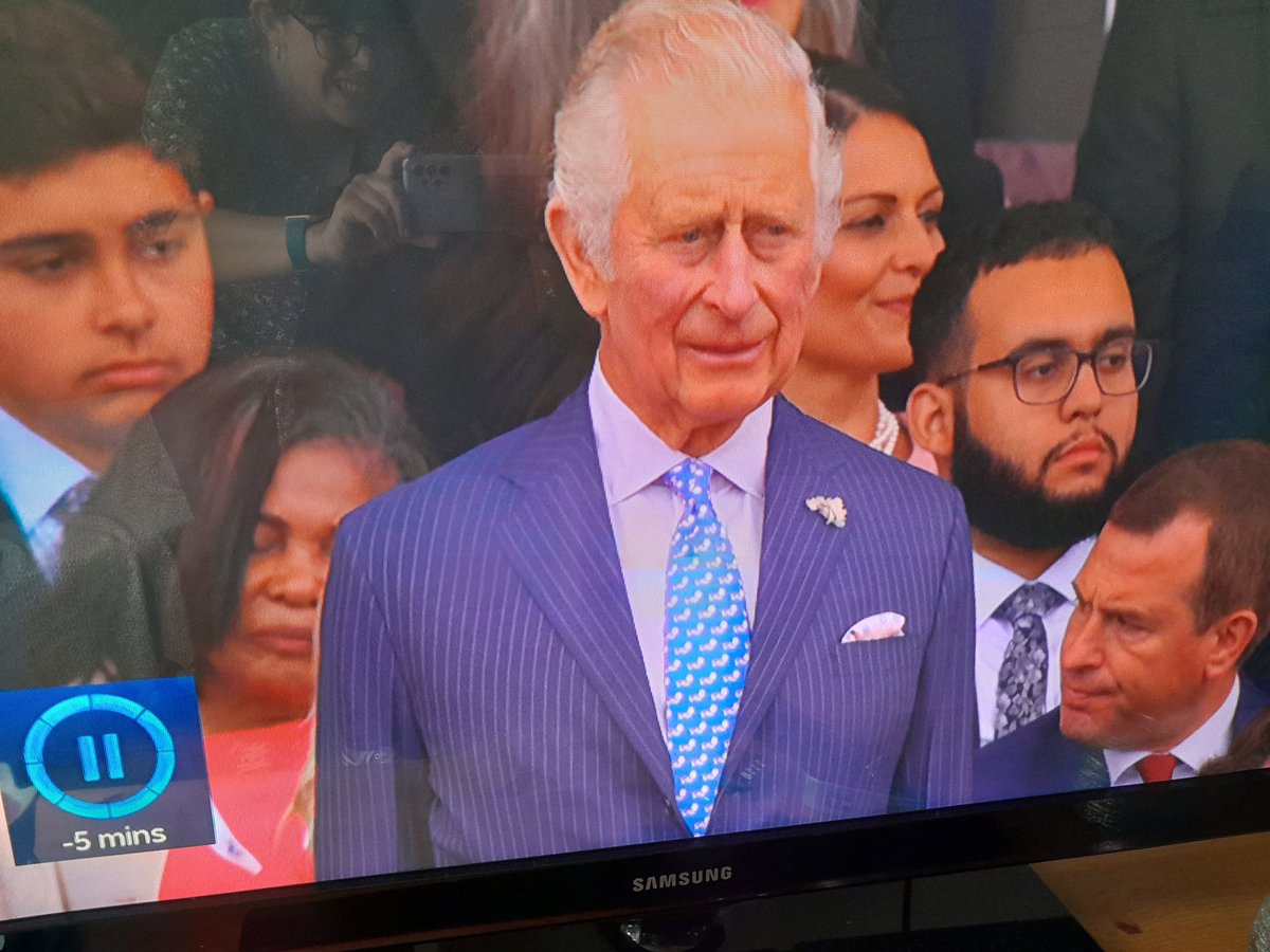 caz1040's tweet photo. Can someone wake her up! #OneIsNotAmused #PrinceCharles #PeterPhillips #RoyalFamily #royalbox  #JubileePageant https://t.co/izuTbcWcLf