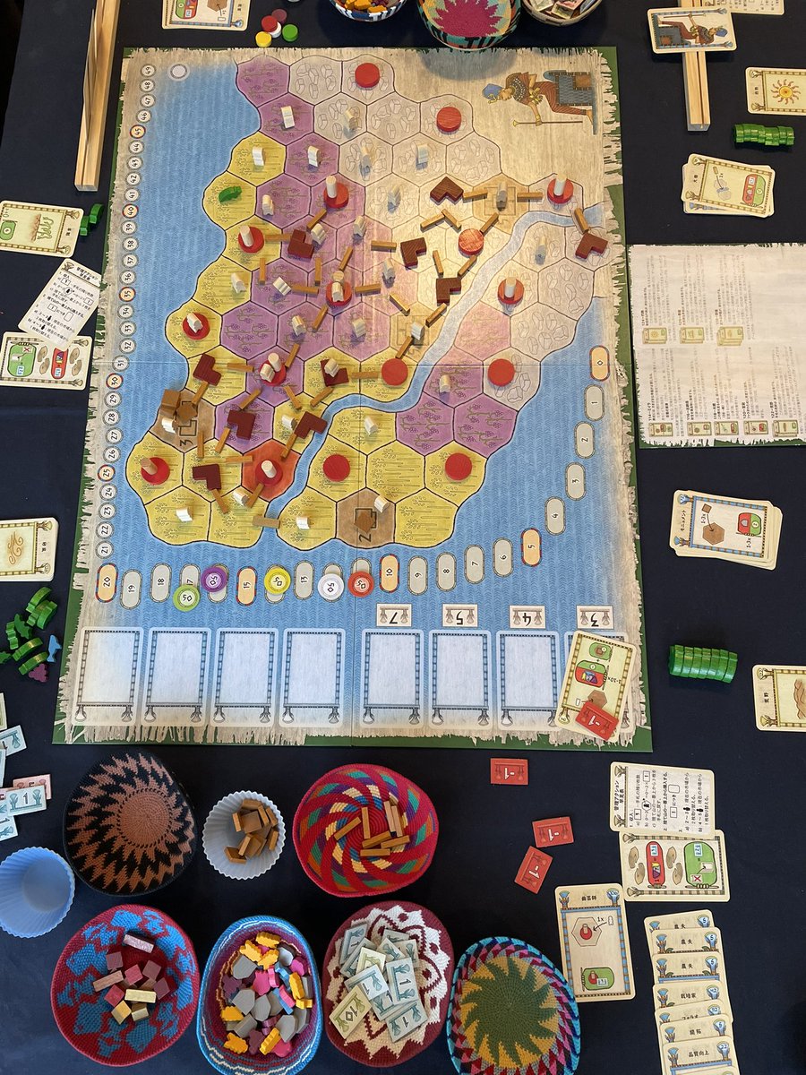 Piedras_Negras's tweet photo. 先週の日曜日のボードゲーム会にて。2ヶ月ぶりの��ードゲーム。
ワクチンの副反応で患った帯状疱疹も良くなった。

遊んだゲームは、、、
・ファイユーム
・Plantopia
・Paper Dungeons
・オーディンの祝祭 https://t.co/q0HJxcBWPU