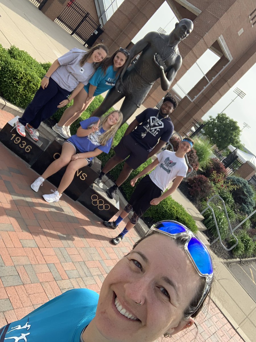 erinmolden's tweet photo. #FirebirdThrows @FirebirdsXCTF is off to @OhioStAthletics for some Hammer Time @OhioHSHammer Championships πͺπΌ @jayceejune15 @harpermadges @wdp_24 https://t.co/asI63PxyNj
