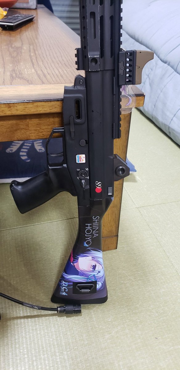 bt_ayanami's tweet image. 一丁目
D.C.4 本編の画像を使用した
鳳城詩名統一の89式小銃(銃自体の製造メーカーはシステマ)
しーしーせんぱい(意味深)はD. C. 4 で初めて好きになったキャラで、特に気に入った場面をピックアップ(私服しーしー先輩と常坂兄と一緒に空を見上げるしーしー先輩スキ!)k