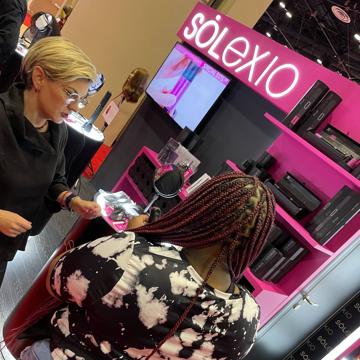 SolexioHair's tweet photo. Demonstrations are underway @PremiereOrlando. Come experience the new SOLEXIO STYLR's patented heating technology at booth #3021. Special show price $175!! Ready to use in 6 seconds, safe to pack in 25 seconds. It's 🔥! https://t.co/LfUcYIs8D0