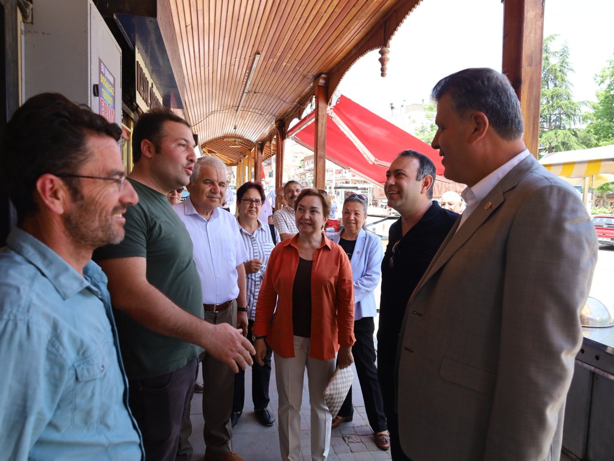 alperibas's tweet photo. CHP Adana Milletvekili Ayhan Barut, CHP Nevşehir Milletvekili Faruk Sarıaslan ve Partimiz İl ve İlçe Yönetim Kurulu Üyeleri ile birlikte  esnaflarımızı ve vatandaşlarımızı ziyaret ederek yaşadıkları ekonomik sorunları,talep ve önerilerini dinledik; çözüm önerilerimizi  paylaştık. https://t.co/uTlgGYs8Vs