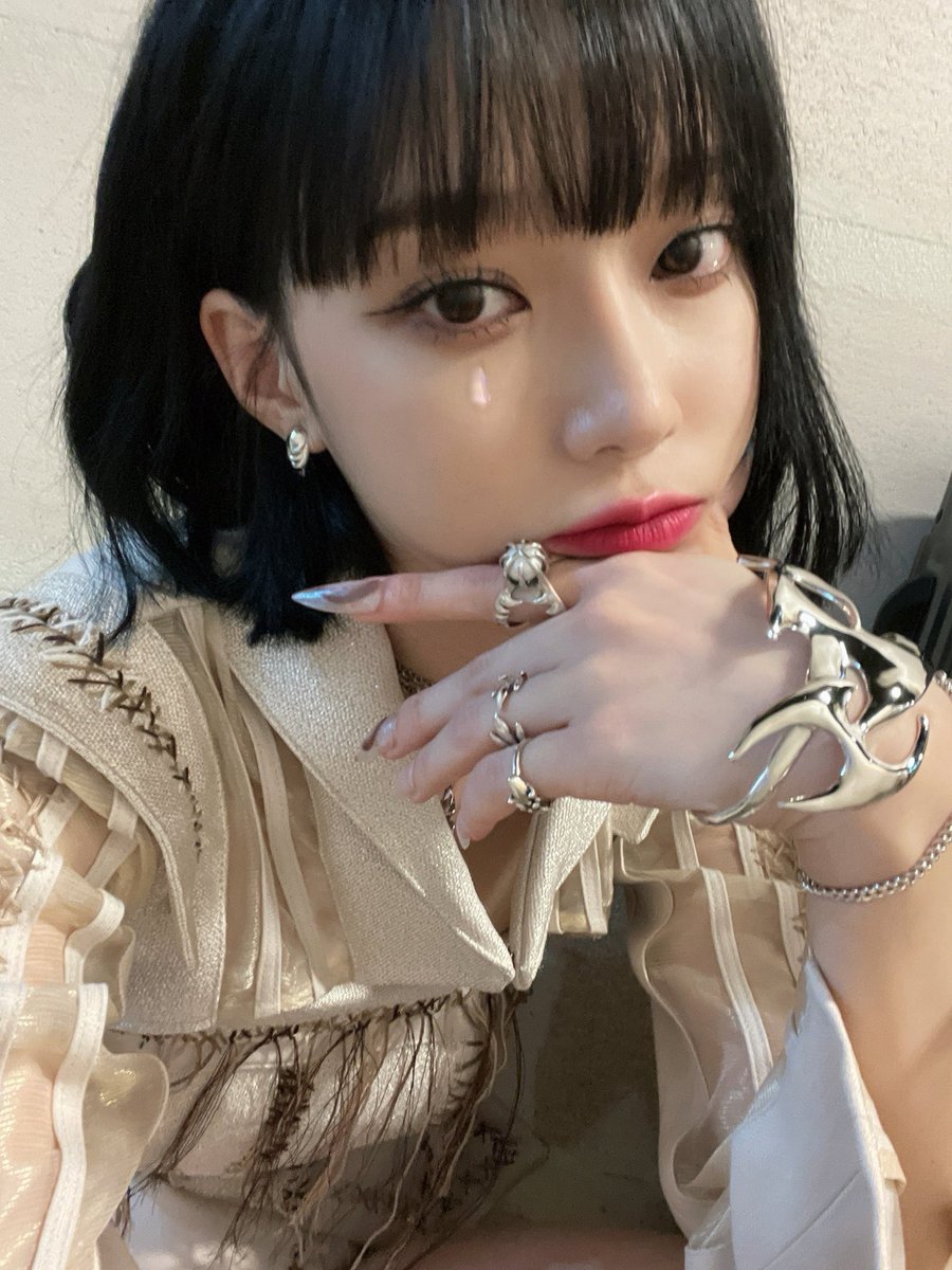 aespapic's tweet photo. in her stage outfits https://t.co/FNPznN5tt4
