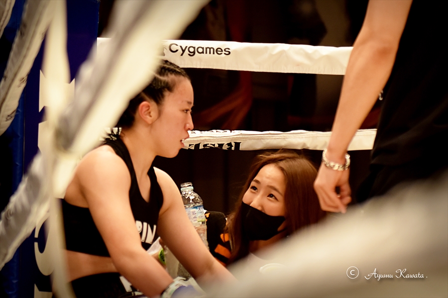 Ayumu_Kawata's tweet photo. 小林愛理奈選手、坂田実優選手。
試合の度に、おふたりの絆の強さを感じます。
３度目のストーリーをありがとう。
#RISE158 
#格闘技は素晴らしい https://t.co/iIHMD2EXwr