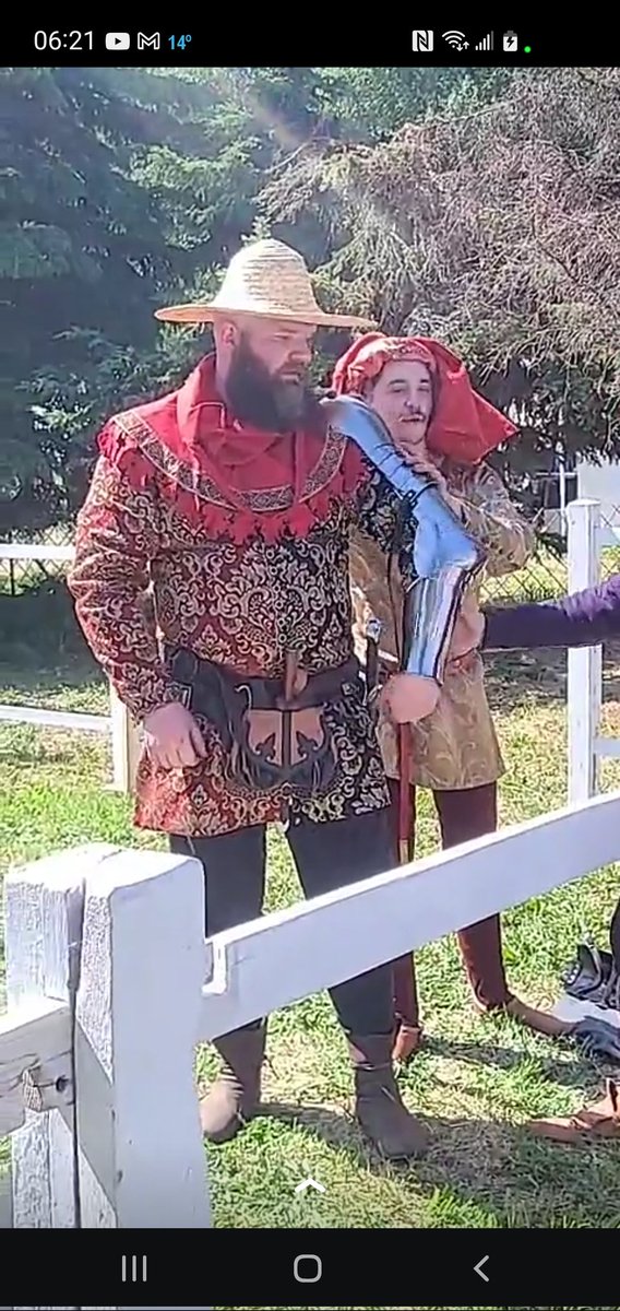 _ArcticKnight_'s tweet photo. Someone snapped a photo of me yesterday doing a 14th C. Armor demo. So here's my full knights garb,plus some arm harness. #Reenactor #armor #14thC https://t.co/JMe2ShNBci