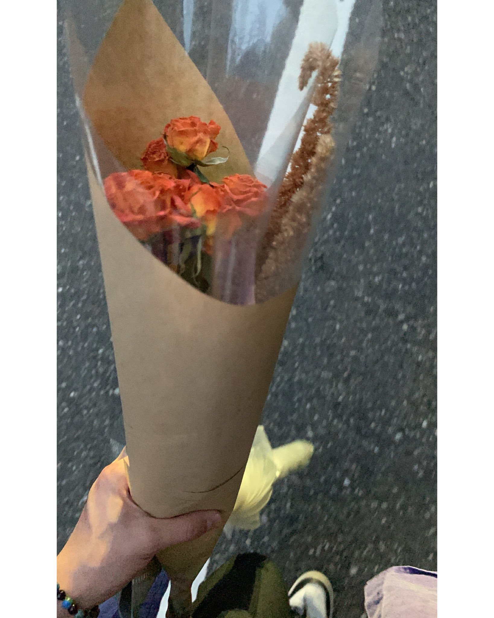 宮脇 優 今日はたまたま入ったお店でドライフラワー買ってきました スプレーバラ と アマランサス というお花と名前が書いてました オレンジのスプレーバラの花言葉は 情熱 や 熱望 らしくて アマランサスは 粘り強い精神 と 不滅 との意味