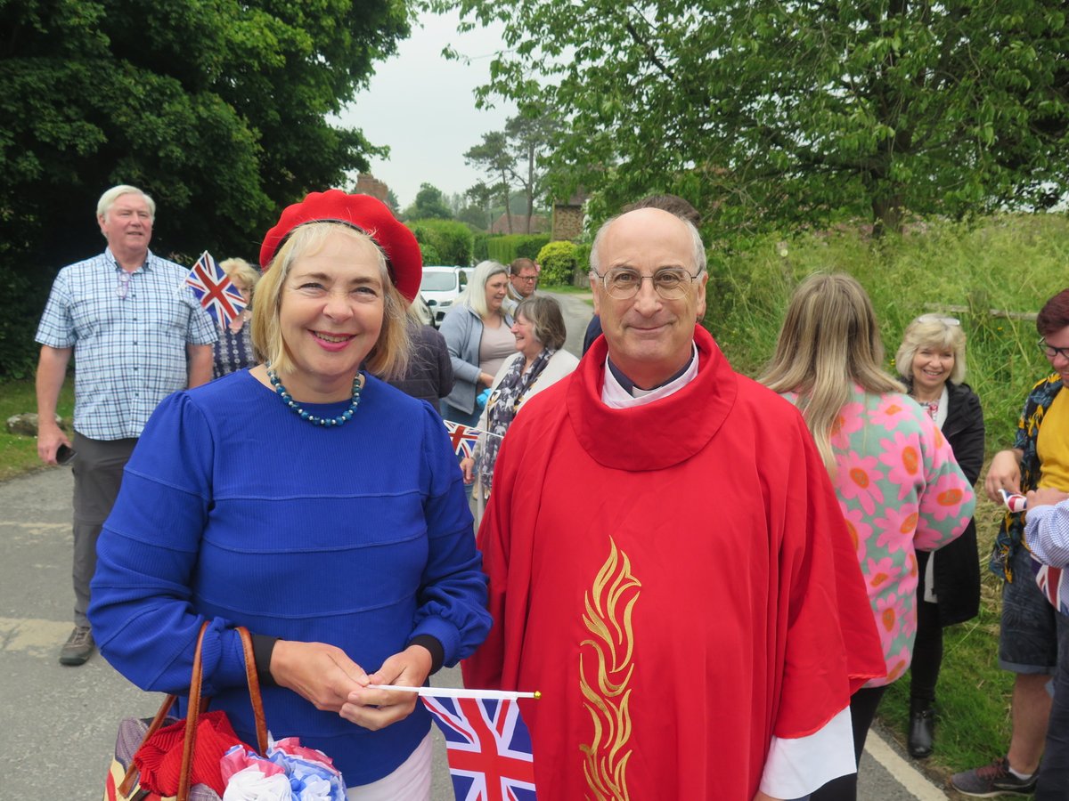susanjcarey's tweet photo. In #Postling this morning for the official inauguration by Parish Council Chairman Frank Hobbs of the magnificently restored phone box which @jennyHollingsbe & I supported with our ward member grants. Rev'd Stephen Dougal nearly upstaged the phone box in his Whitsun robes. https://t.co/VQQnPAaV5s
