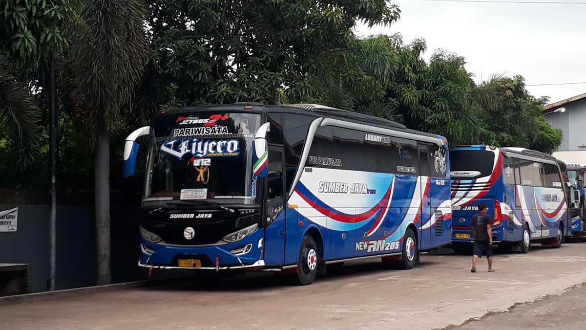 rochmatbuslover's tweet photo. Aku tidak boleh menyerah untuk ini walau dananya pahit dan waktu bookingnya dadakan, serta di bulan krusial alias musim wisata.

Mungkin ini gambaran ujian jodoh kali yaa, Wallahu a'lam. https://t.co/6wMv8S41bK